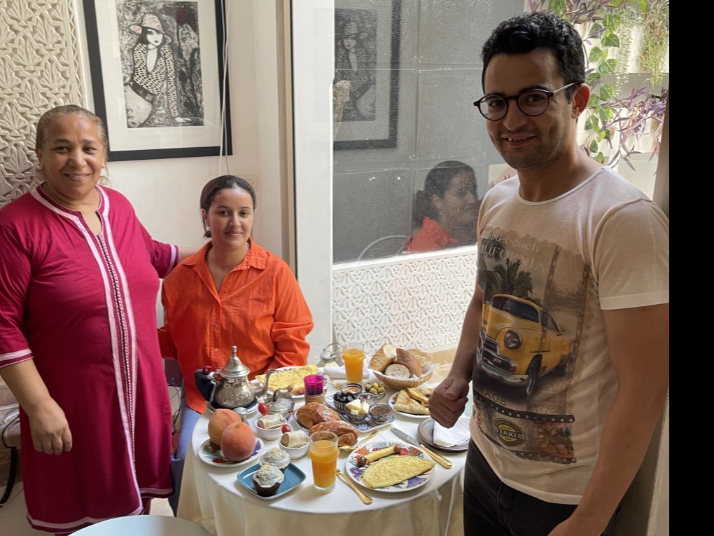 Photo of Fouzia, Laila and Kamal